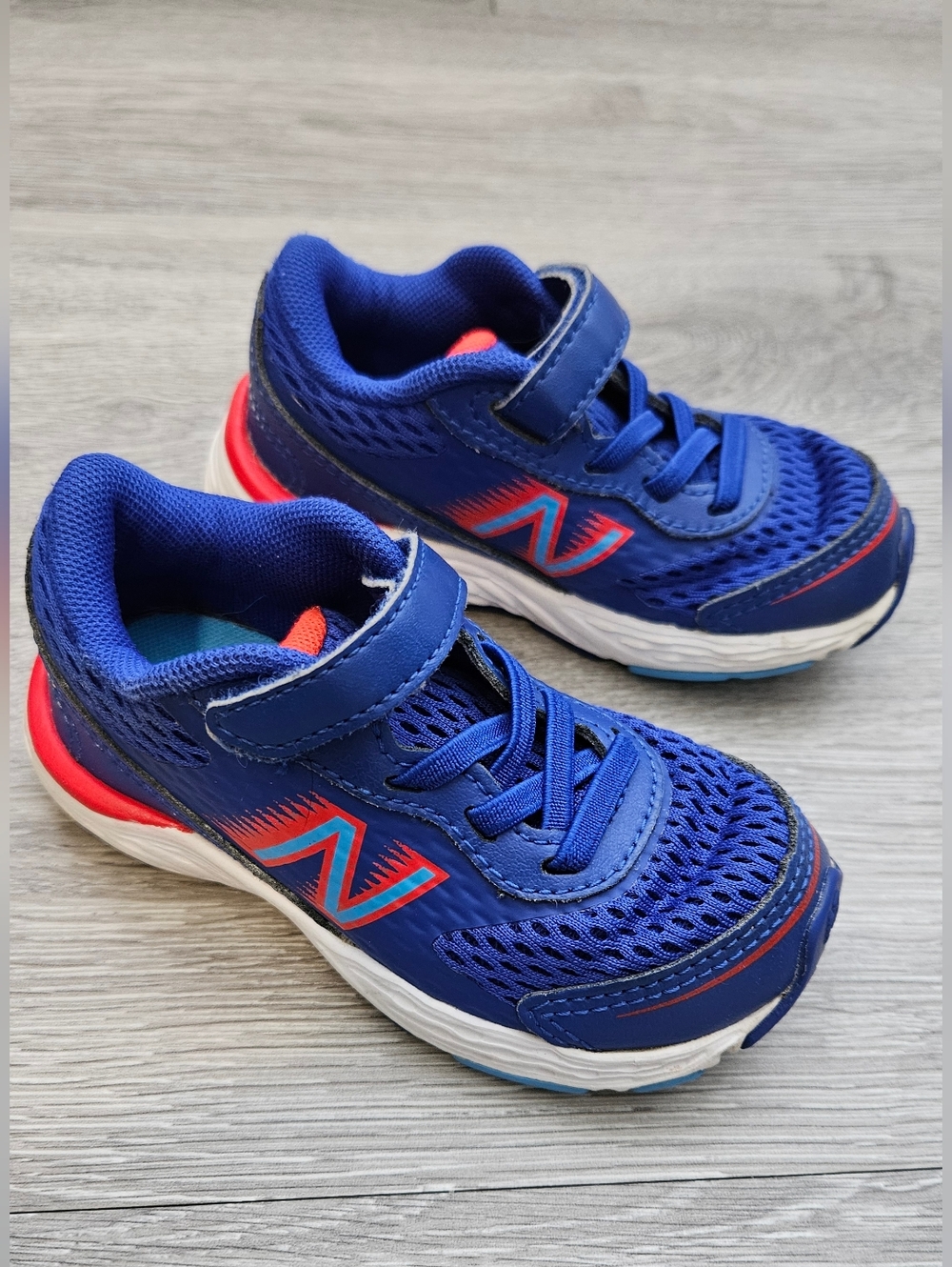 New Balance Toddler 680 V6 Blue Bungee Hook and Loop Shoes Size 6